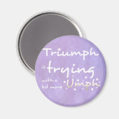 Triumph versucht mit etwas mehr Umph Magnet (Vorderseite/Rückseite)