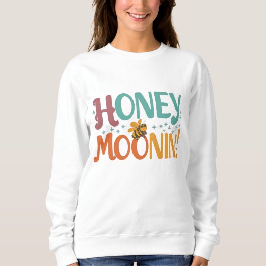 TRIXIE Retro 70's Themed Honeymoonin' Bride Sweatshirt (Vorderseite)