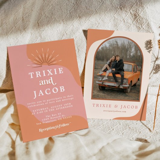 TRIXIE Retro Arched Foto Boho Groovy Wedding Einladung