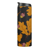 Trockeneiche Blätter und Eichen. Handgezogener nah Thermosbecher (Nach rechts gedreht)