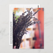 Trockenlavender, Cello & Bookcases im Hintergrund Postkarte (Vorne/Hinten)