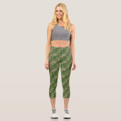 Trockenrasen-Naturmuster Capri Leggings (Vorderseite)