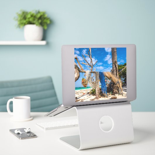 Trocknen der Netze am Strand Aufkleber (Laptop auf Schreibtisch)