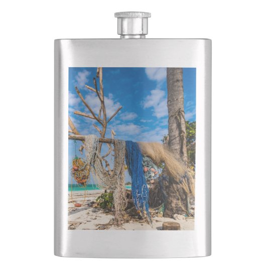 Trocknen der Netze am Strand Flachmann (Vorderseite)