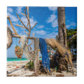 Trocknen der Netze am Strand Fliese (Vorderseite)