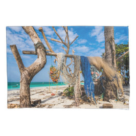 Trocknen der Netze am Strand Kissenbezug