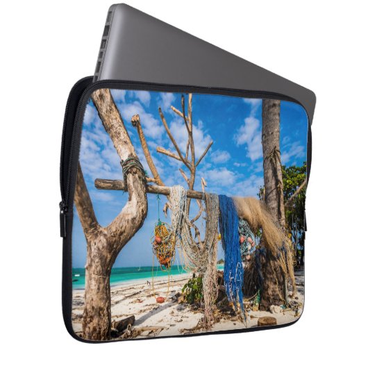 Trocknen der Netze am Strand Laptopschutzhülle (Vorne Rechts)