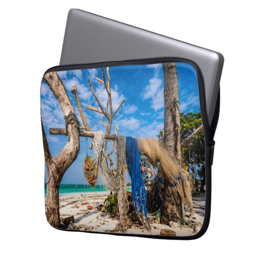 Trocknen der Netze am Strand Laptopschutzhülle (Vorderseite Links)