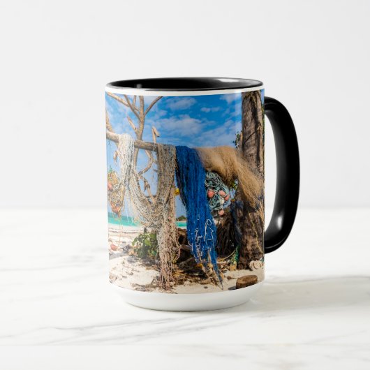 Trocknen der Netze am Strand Tasse (VorderseiteRechts)
