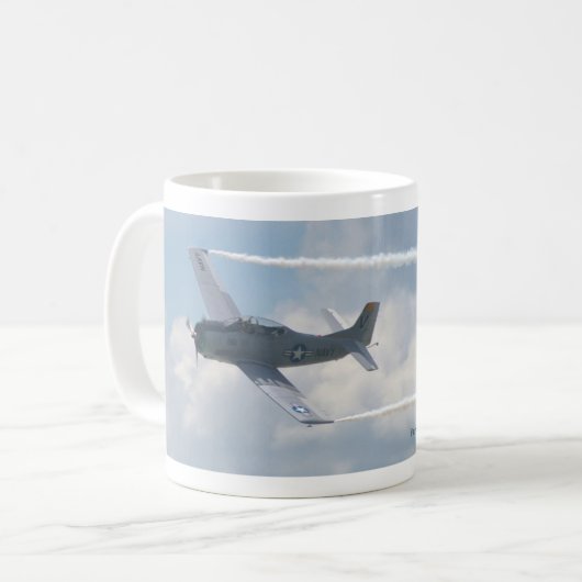 Trojaner T-28C im Flug Kaffeetasse (Vorderseite Links)