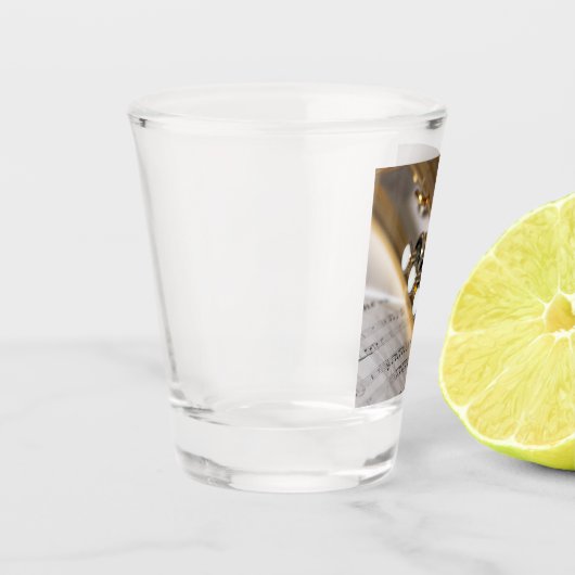Trompete und Notenmessgeräte Schnapsglas (Links)