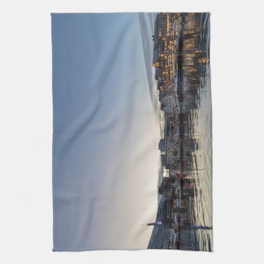 Tromso Norwegen Geschirrtuch (Vertikal)