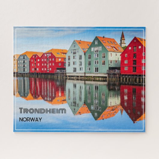 Trondheim Norwegen Fjord Rot und Grüne Zuhause Ger Puzzle (Horizontal)