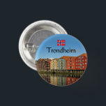 Trondheim Norwegen Souvenir Button<br><div class="desc">Reisen Sie Foto der farbenfrohen Häuser von Trondheim in Norwegen,  Skandinavien. Foto © Sebastian Wurm.</div>