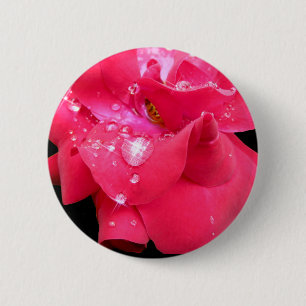 Tropfen auf Blütenblättern Abzeichen Button