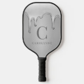 Tropfen mit flüssigem Chrome Silver Metal Monogram Pickleball Schläger (Vorderseite)