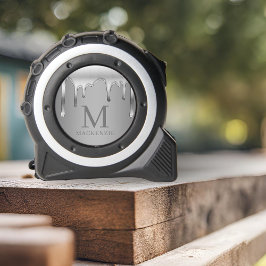 Tropfflüssiges Metallisches Chrome Monogramm Maßband