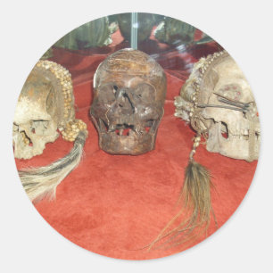 Trophäen Schrumpfköpfe Voodoo-Ausstellung Runder Aufkleber