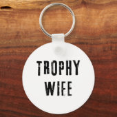 Trophy Ehefrau Cool Mutter Mama Vater Joke Funny B Schlüsselanhänger (Vorderseite)