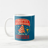 Trophy Ehemann befeuerte Weihnachtsbaum Grafik Kun Kaffeetasse (Links)