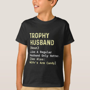 Trophy Ehemann Definition Frau Arm Design T-Shirt