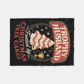 Trophy Husband Fueled By Christmas Tree Cakes Funn Fleecedecke (Vorderseite (Horizontal))