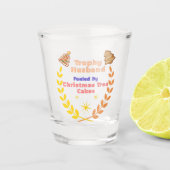 Trophy Husband Fueled by Christmas Tree Cakes Schnapsglas (Vorderseite)