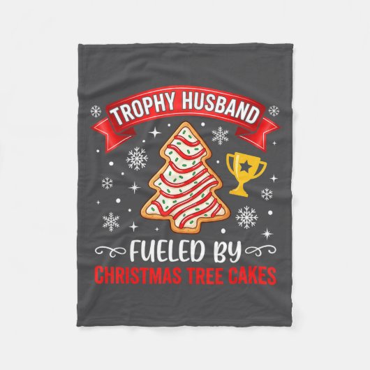 Trophy Husband Fueled By Tree Cake Snacks Fleecedecke (Vorderseite)