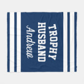 TROPHY HUSBAND komische Fleecedecke für Männer (Vorderseite (Horizontal))