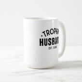 Trophy Husband Tasse: Das perfekte Geschenk für ih Kaffeetasse (VorderseiteRechts)