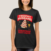 Trophy Retro Husband Fueled By Christmas Tree Cake T-Shirt (Vorderseite)