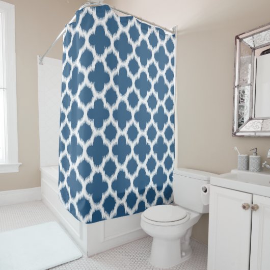 Tropical Bahama Blue White Ikat Quatrefoil Pattern Duschvorhang (Beispiel)