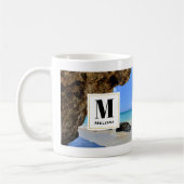 Tropical Beach Coast mit Big Rock Monogram Kaffeetasse (Links)