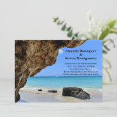 Tropical Beach Coast mit einer Big Rock Hochzeit Einladung (Stehend Vorderseite)