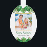 Tropical Beach Folies Weihnachtsbeleuchtung Gold F Ornament<br><div class="desc">Dieses lustige, moderne Urlaubsdesign besticht durch üppiges tropisches Strandblättern an der Vorderseite, das von farbenfrohen Lichtern geschmückt ist. In der Mitte befindet sich ein individualisierbares quadratisches Foto mit goldenem Rand, das durch ein eigenes ersetzt werden kann. Unterhalb des Fotos befinden sich zwei anpassbare Textzeilen, sodass Sie dieses Design mit Ihrem...</div>