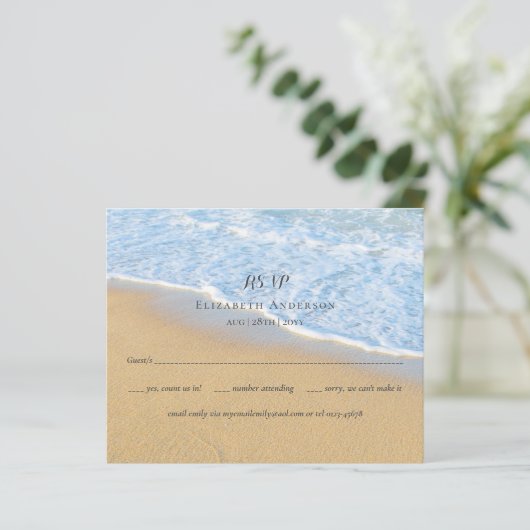 Tropical Beach Initials Sand Wedding RSVP (Stehend Vorderseite)