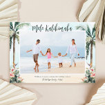 Tropical Beach Mele Kalikimaka Foto Weihnachten<br><div class="desc">Eine moderne und trendige Mele Kalikimaka Foto Weihnachtskarte Vorlage. Diese tropische Urlaubskarte bietet Aquarelltresen,  Hibiskus-Blume und eine Sandstrand-Szene. Eine tolle Möglichkeit,  Weihnachts-Grüße von Hawaii zu schicken. DAS PROBENFAMILIENFOTO IST NICHT INBEGRIFFEN. ERSETZEN SIE DAS FOTO VOR DER BESTELLUNG.</div>