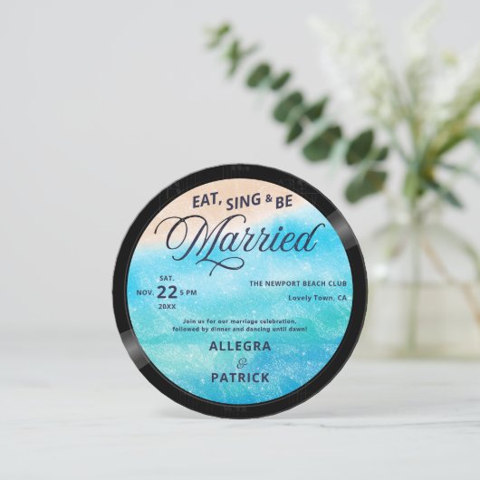 Tropical Beach Musician All One Foto QR Hochzeit Einladung (Stehend Vorderseite)