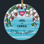Tropical Beach Orchids zum 25. Jahrestag Keramik Ornament<br><div class="desc">Sind Sie verheiratet geworden, Flitterwochen oder haben Sie am Strand oder auf einer Insel gelebt? Feiern Sie mit diesem personalisierten Ornament Ihren 25. Geburtstag! Schöne blaue Ozeanwellen erstrecken sich bis zum klaren Himmelshorizont hinter einem blühenden Rahmen von tropischen weißen Orchideen und Palmen Blätter. Die Namen des glücklichen Paares, das Hochzeitsjahr...</div>