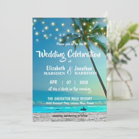 Tropical Beach Palm Trees String Lights Modern Einladung (Stehend Vorderseite)