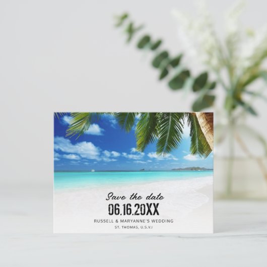 Tropical Beach QR Code Wedding Save the Date Ankündigungspostkarte (Stehend Vorderseite)
