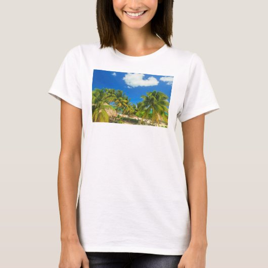 Tropical beach resort, Belize T-Shirt (Vorderseite)