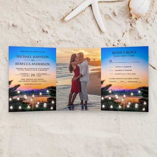 Tropical Beach Sunset String Lights Wedding Foto Dreifach Gefaltete Einladung