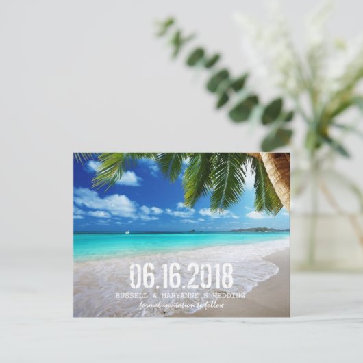 Tropical Beach Wedding Save the Date Postcard Ankündigungspostkarte (Stehend Vorderseite)