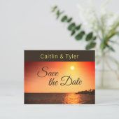 Tropical Beach Wedding Sunset Save the Date Ankündigungspostkarte (Stehend Vorderseite)