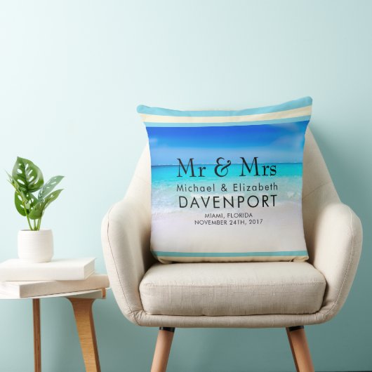 Tropical Beach with a Turquoise Sea Wedding Kissen (Stuhl )