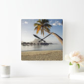 Tropical Beaches | Beach Huts, Bora Bora Quadratische Wanduhr (Zuhause)
