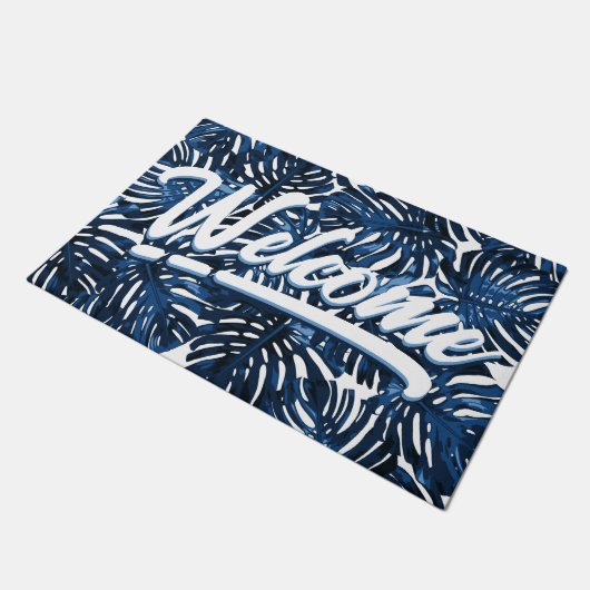 Tropical Blätter Navy Blue White Script Willkommen Fußmatte (Schrägansicht)