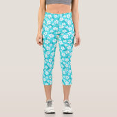 Tropical Blue White Hibiskus Blume Muster Capri Leggings (Vorderseite)