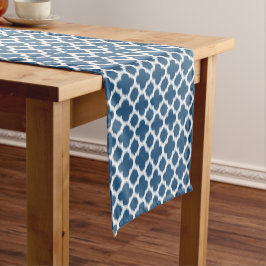 Tropical Blue White Ikat Quatrefoil Art Muster Kurzer Tischläufer
